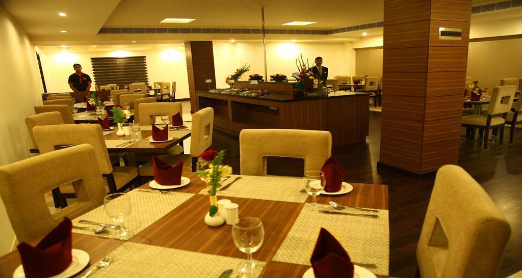 Continent Nakodar Hotel & Resorts Restaurant foto